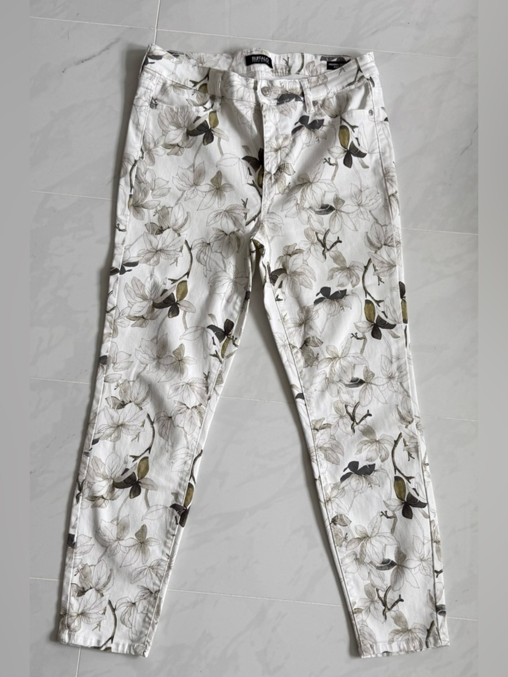 Buffalo David Bitton "Havana" High-Rise Floral Ankle Skinny Jeans. Tencel fabric